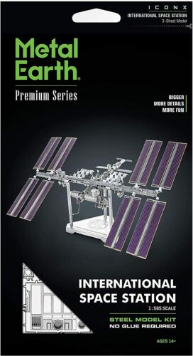 Metal Earth Premium International Space Station 3D Laser Cut Model 14327